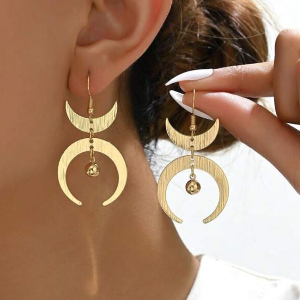 3for$20 1 Pair Of Crescent Moon Shaped Fashionable And Unique Designed Earring